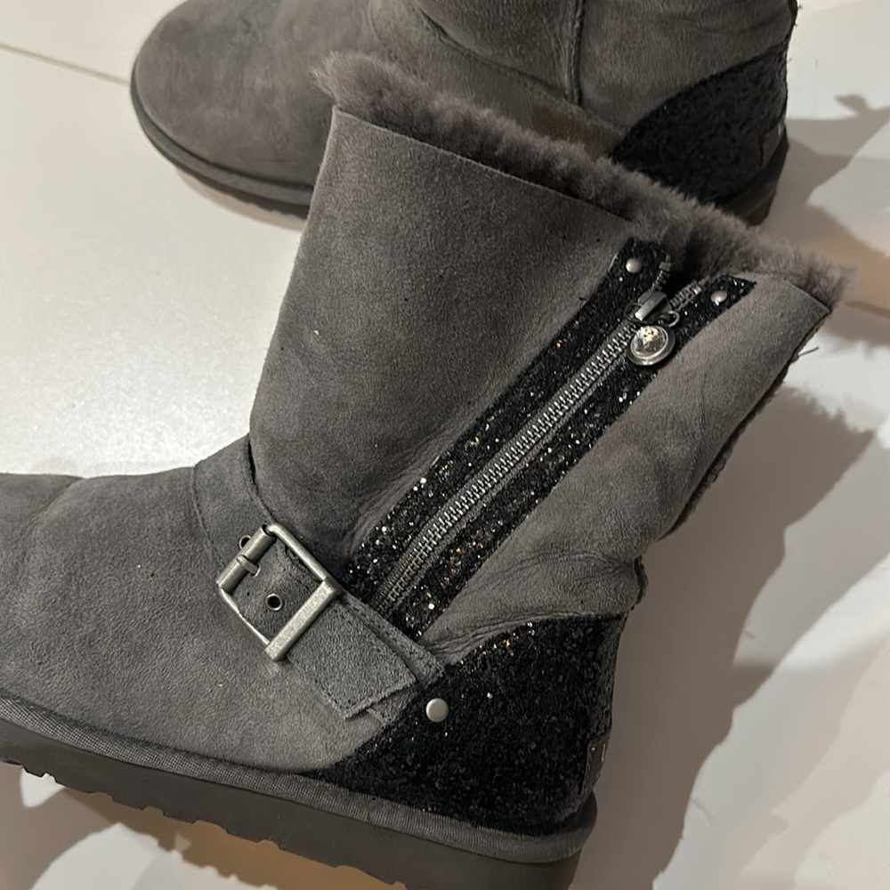 UGG BOOTS